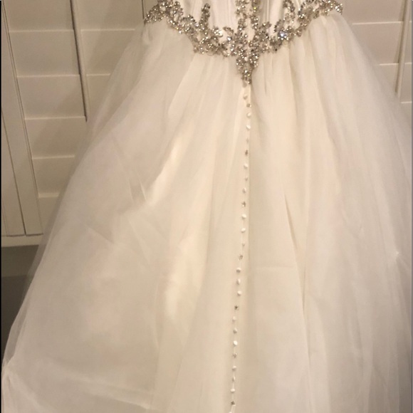 ALLURE BRIDAL WEDDING DRESS - Picture 5 of 7